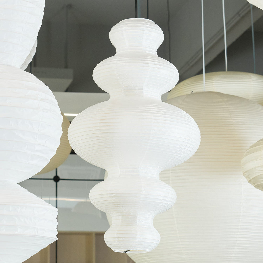 Sculptural Rice Paper Pendant Lamp - Luxurious Lamp for Bedroom