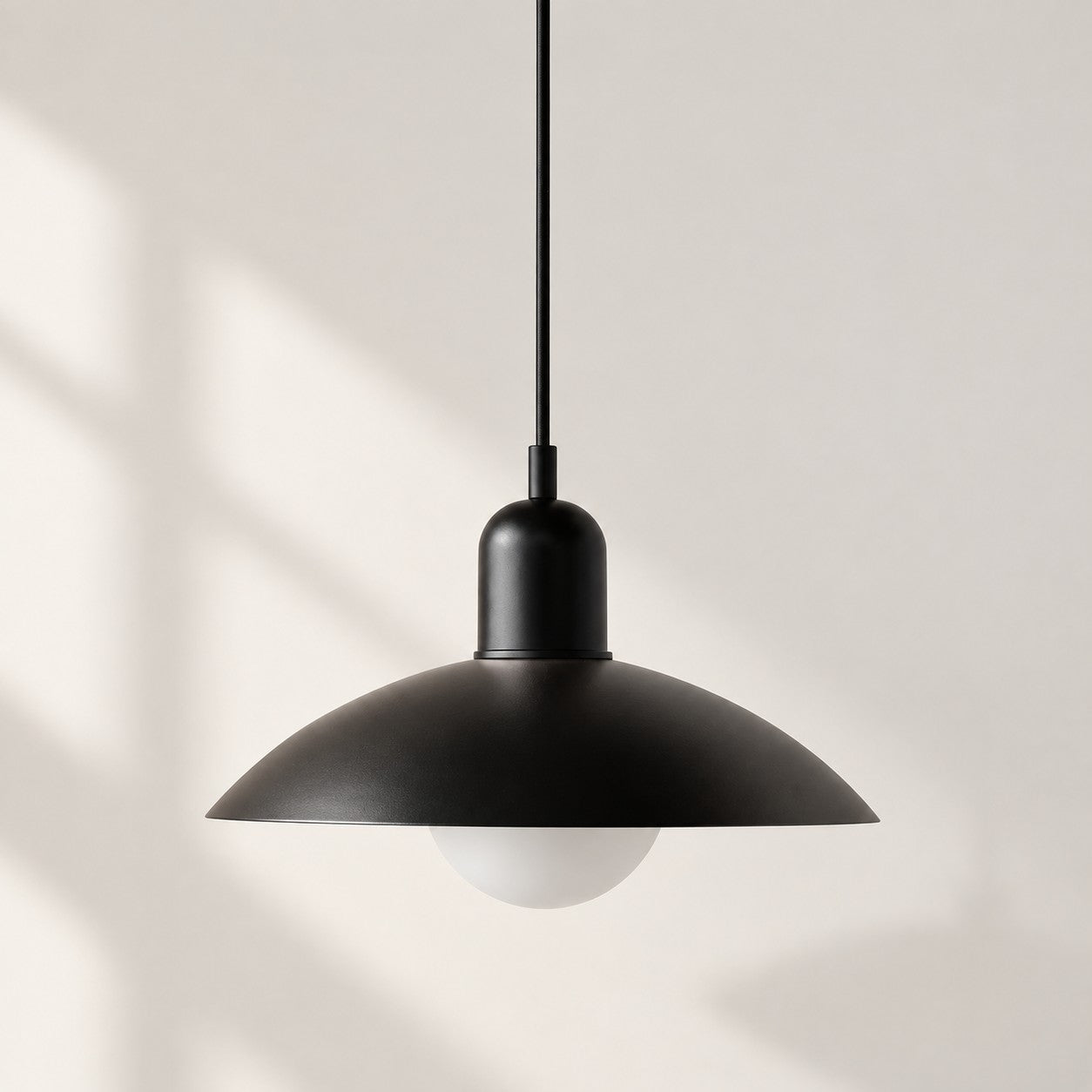 Pendelleuchte im Stil der Mid-Century-Bauhaus-Bewegung für das Esszimmer mit Stecker