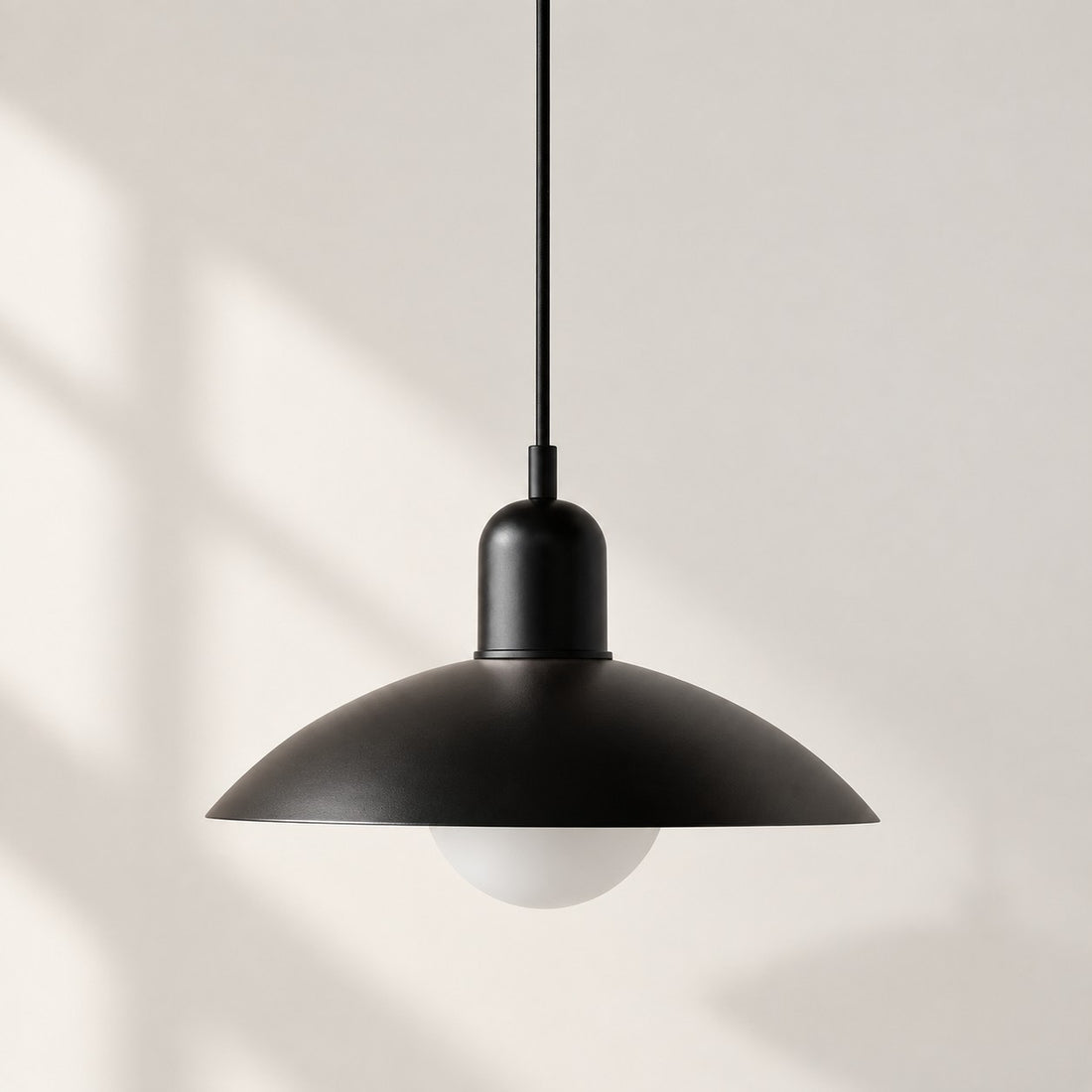 Pendelleuchte im Stil der Mid-Century-Bauhaus-Bewegung für das Esszimmer mit Stecker