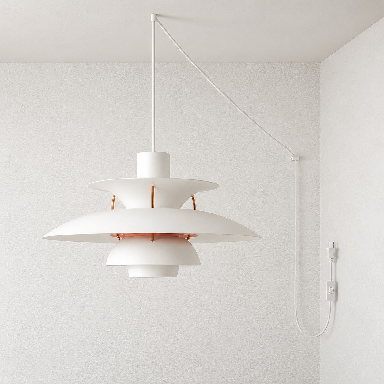 Moderne mehrlagige bunte Pendelleuchte mit Stecker und Zugkabel - Hängelampe aus Metall