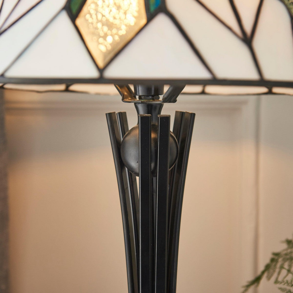 TF Astoria Art Deco Stained-Glass Table Lamp – Bevelled & Iridescent Shade for Bedroom or Living Room