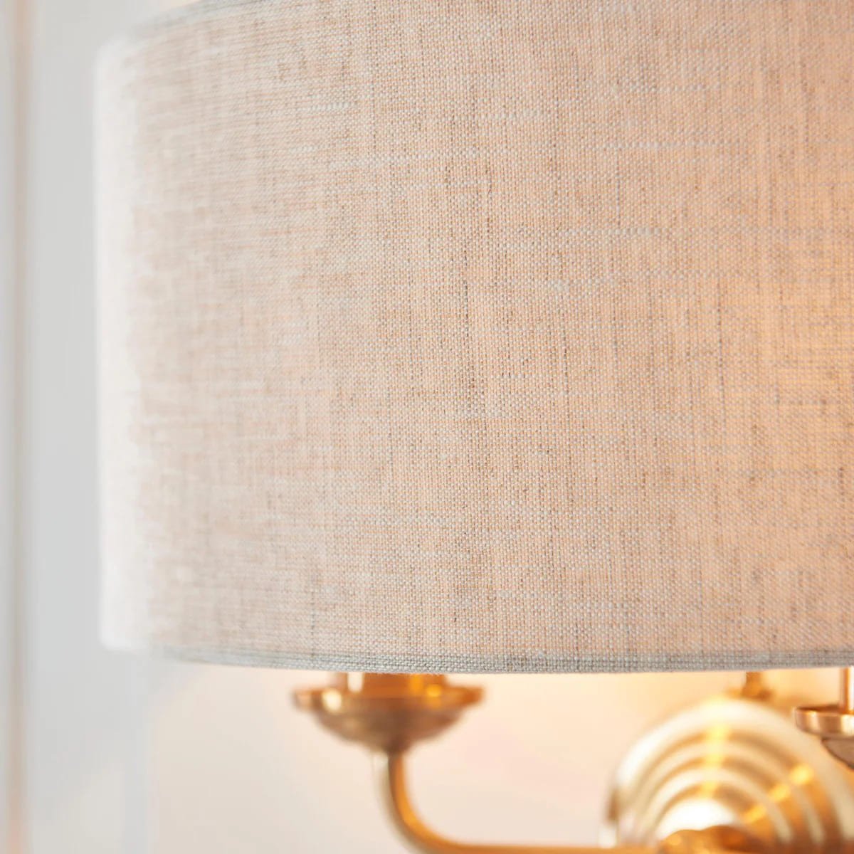 Tela Classic Wall Sconce with Fabric Shade – Elegant Metal Finish Wall Light for Living Room / Bedroom