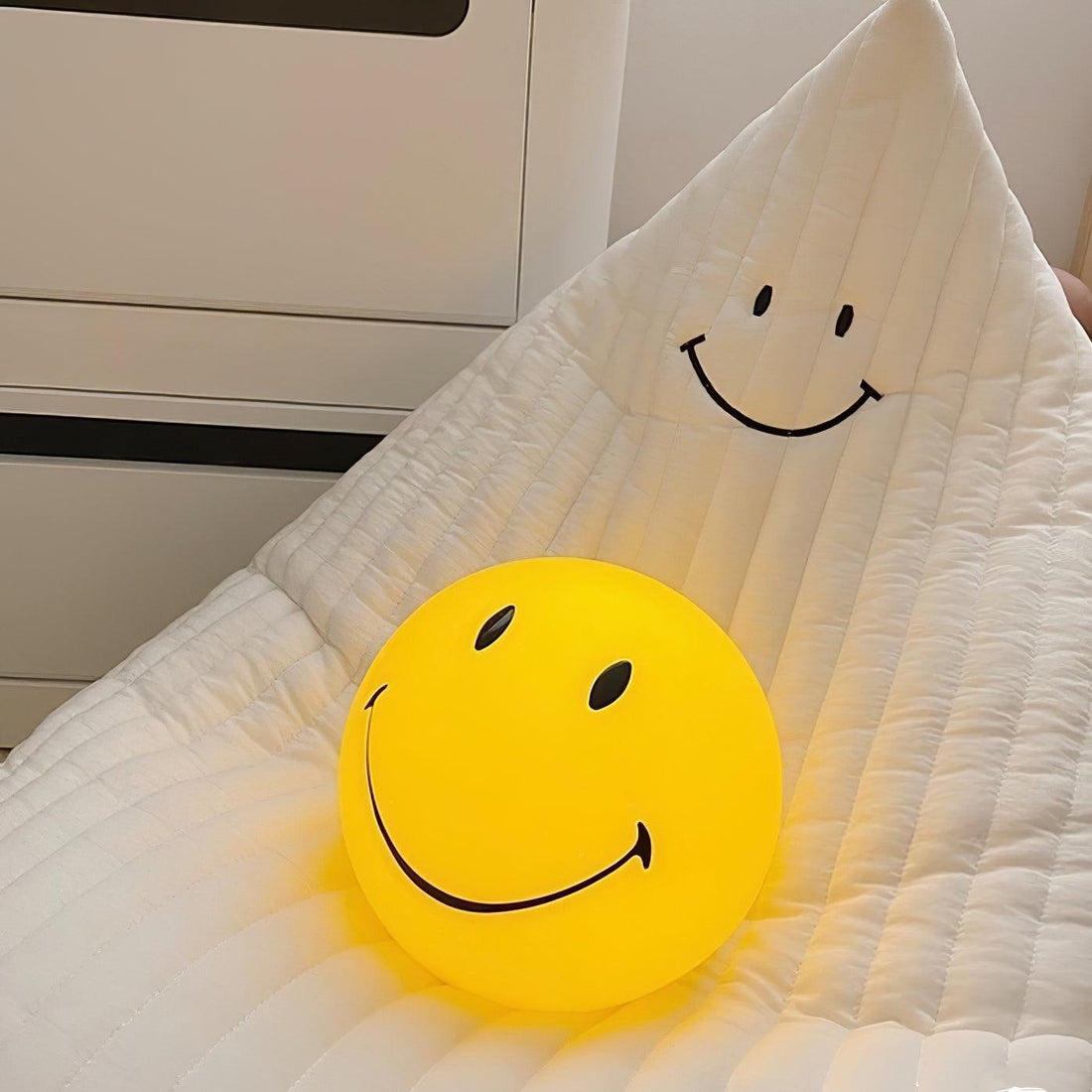 Smiling Wiederaufladbare Tischlampe - LED-Licht für Schlafzimmer &amp; Büro