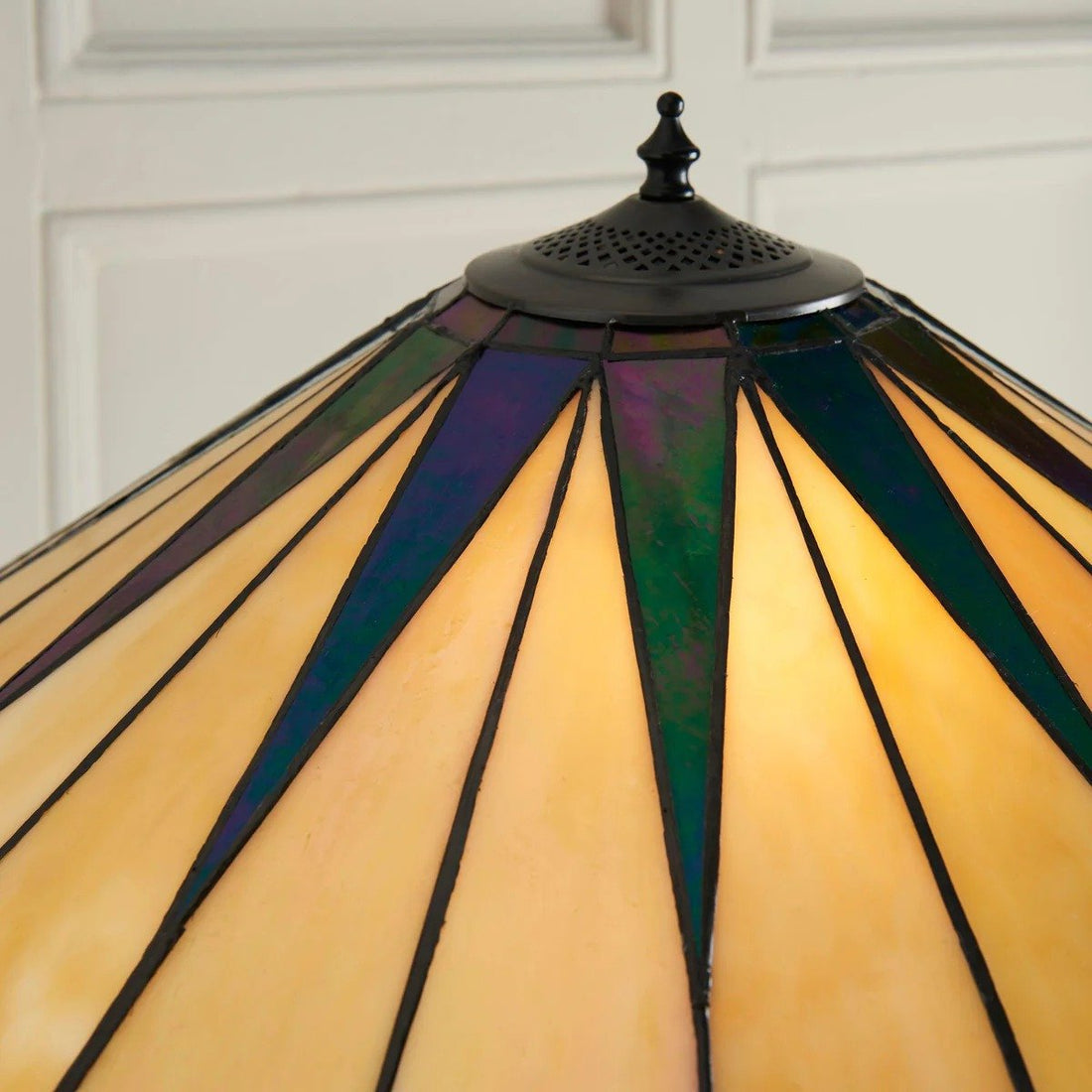 TF Dark Star Tiffany-Stehlampe aus Kunstglas – Akzentbeleuchtung mit Metallfuß im Vintage-Stil