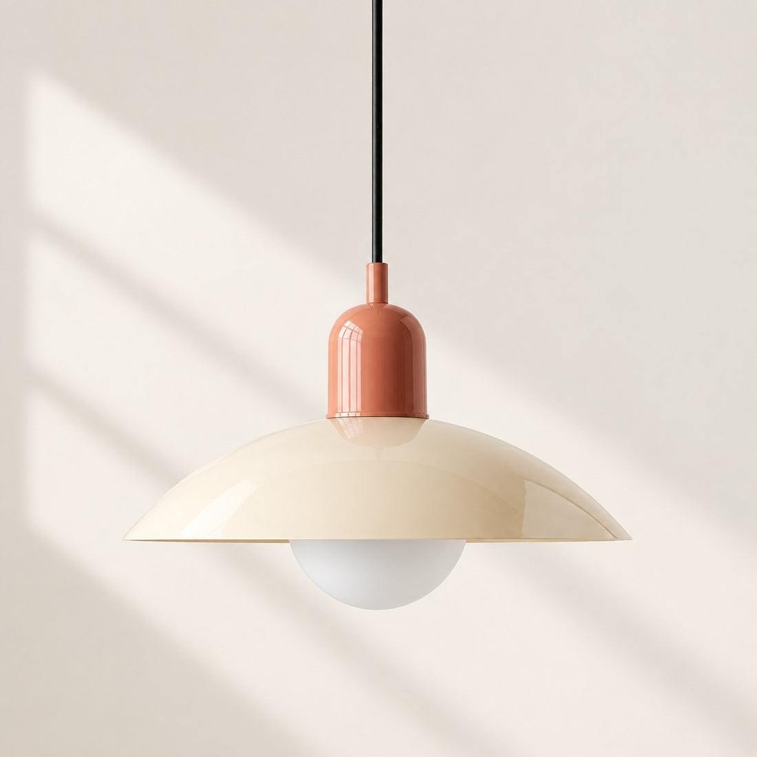 Pendelleuchte im Stil der Mid-Century-Bauhaus-Bewegung für das Esszimmer mit Stecker