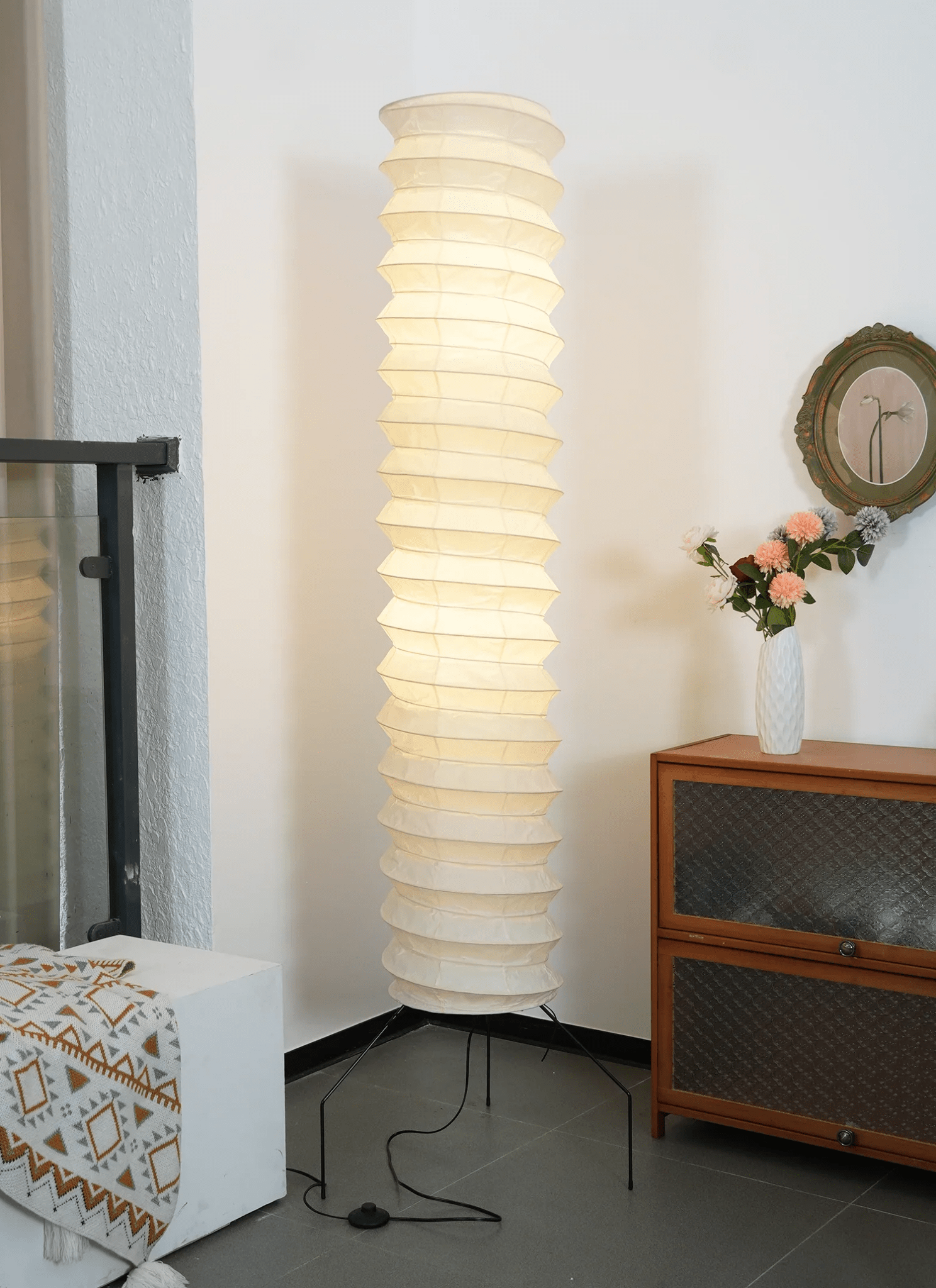 Stehlampe aus Washi-Papier – Japanische runde Leuchte für das Wohnzimmer