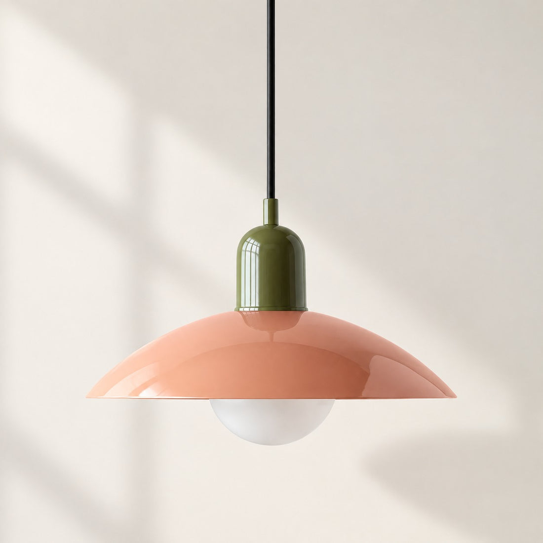 Pendelleuchte im Stil der Mid-Century-Bauhaus-Bewegung für das Esszimmer mit Stecker