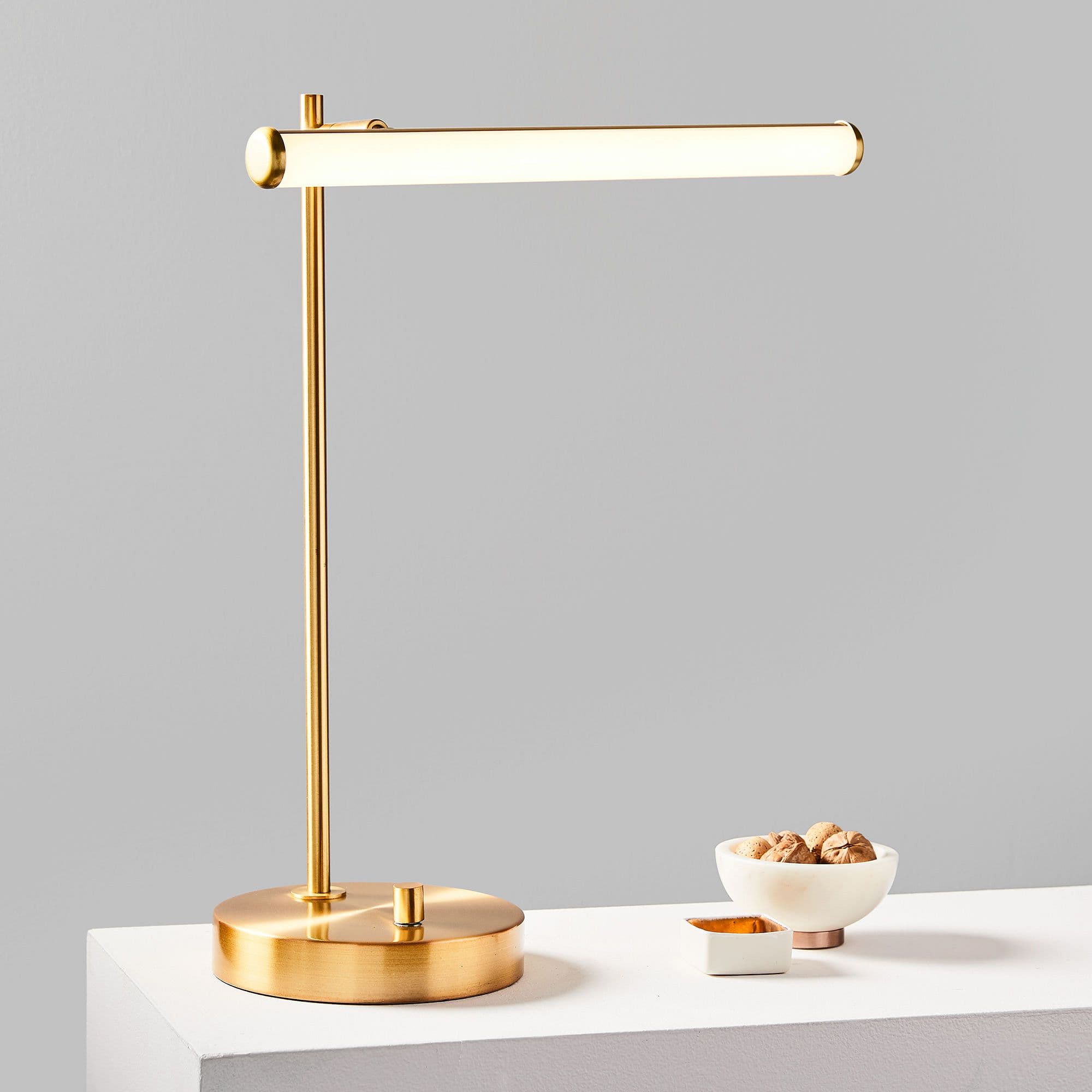Voro Modern LED USB Table Lamp - Sleek Metal Desk & Bedside Lighting