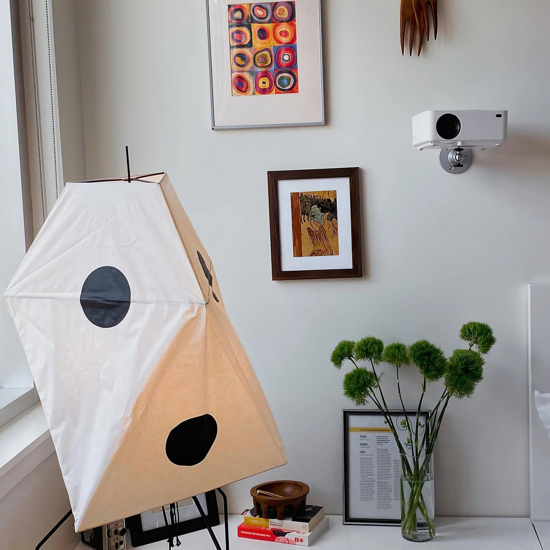 Origami Stehleuchte – Skulpturales Licht für Wohnzimmer &amp; Leseecke