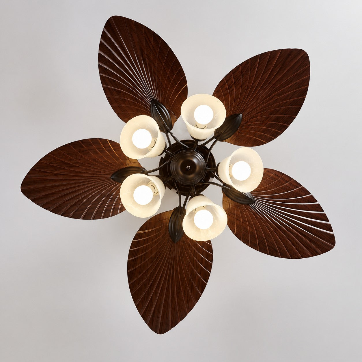 Deckenventilator mit Licht und tropischem Blattdekor