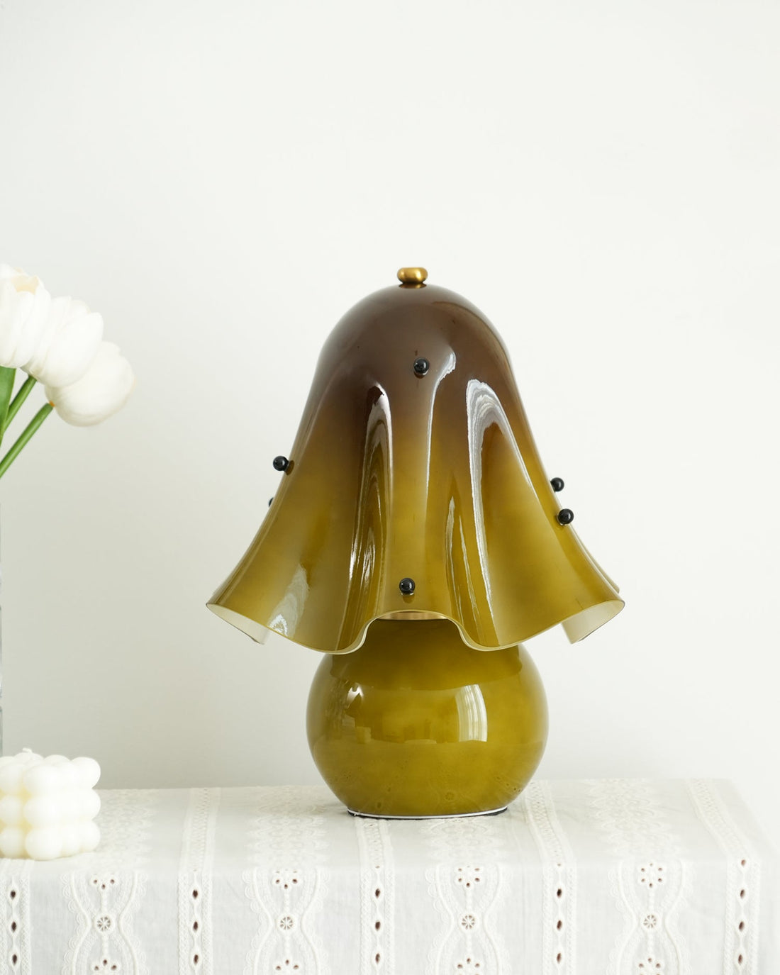 Dekorative Tischlampe Bellina – Skulpturale Glockenblumenform