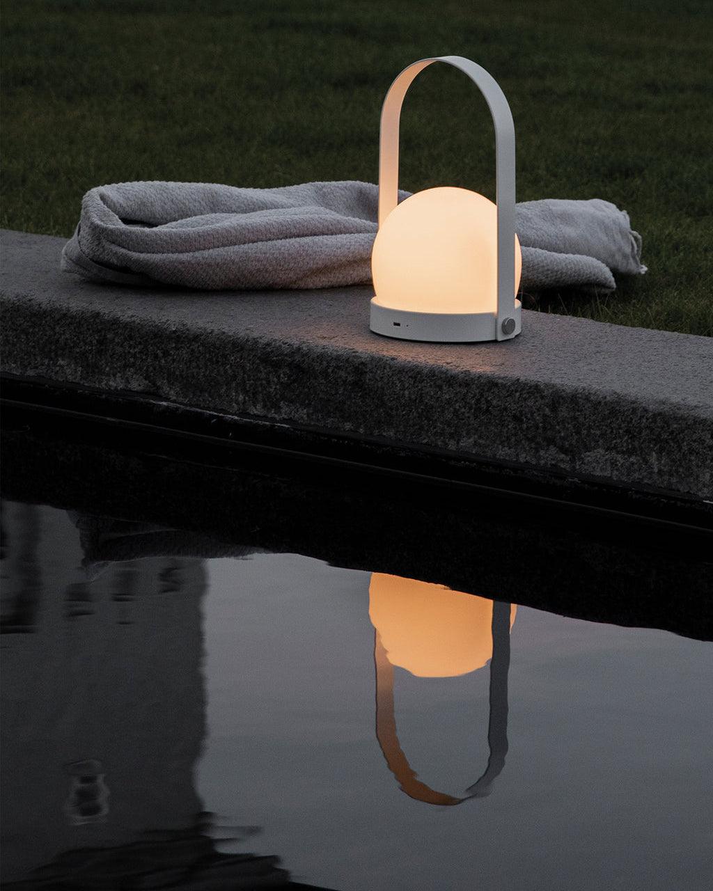 Tragbare Akku-Tischlampe – Moderne Lampe für Schreibtisch und Schlafzimmer