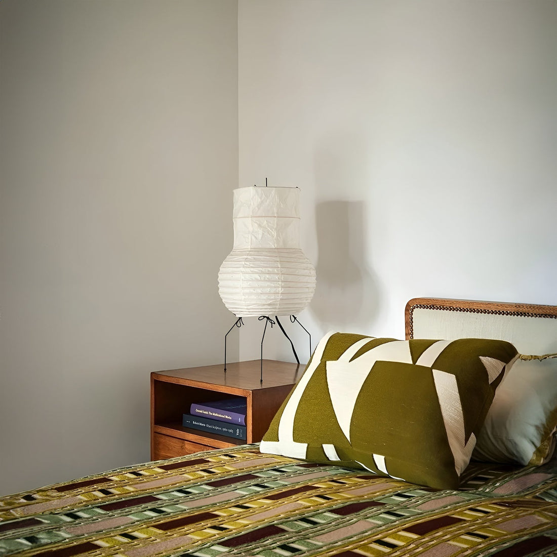 Tischlampe aus Reispapier – Sanft leuchtende Lampe für Schlafzimmer und Wohnzimmer