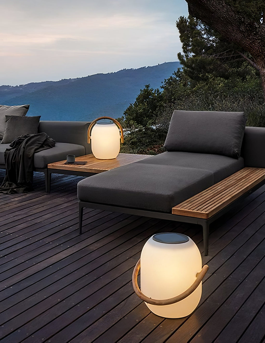 Solar-Laternenlampe für den Außenbereich – Deko-Licht für den Außenbereich mit Holzgriff