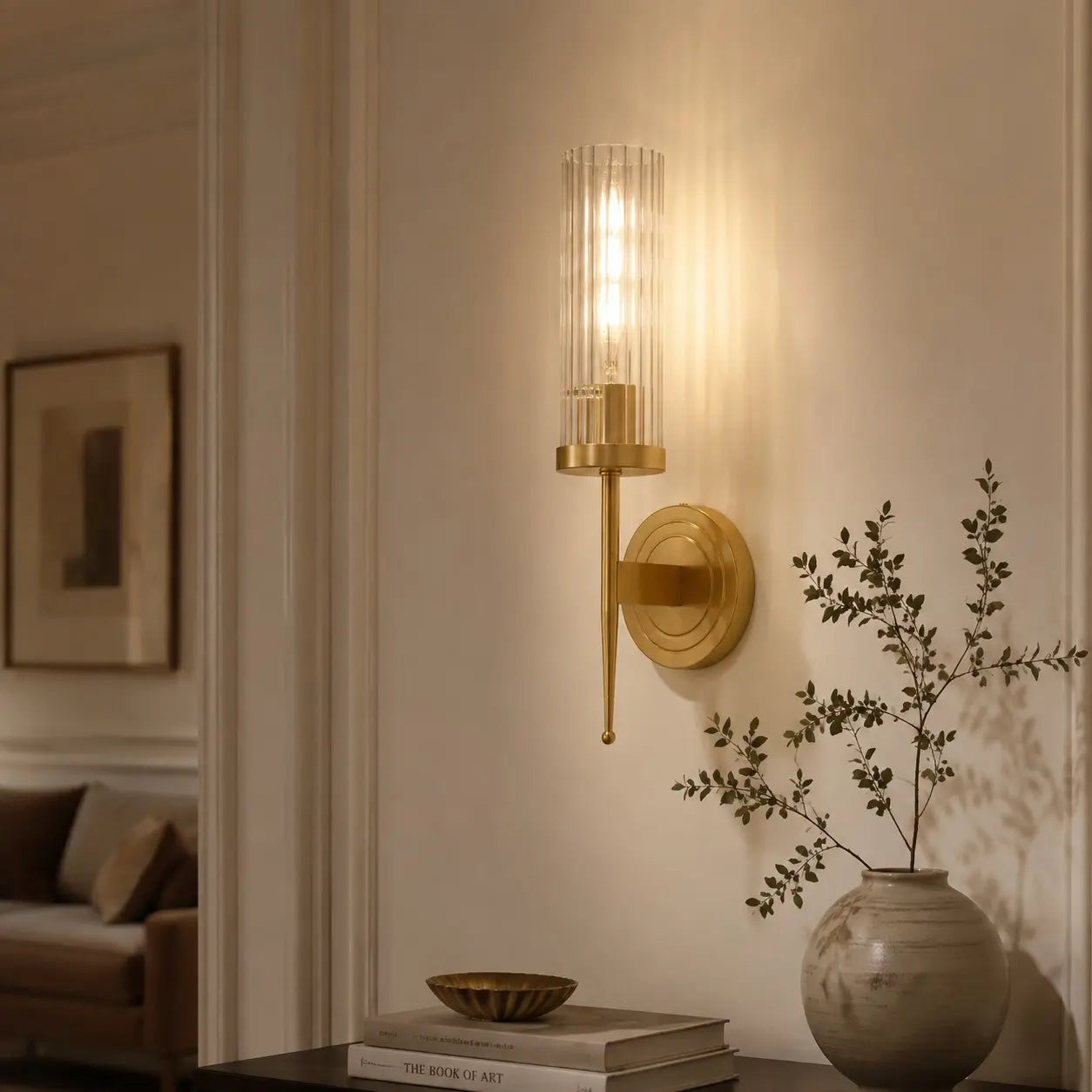 Single-head brass and glass wall lamp in a refined interior