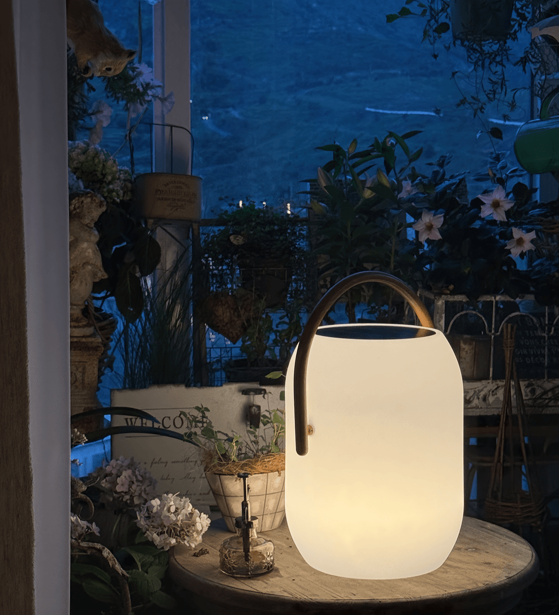 Solar-Laternenlampe für den Außenbereich – Deko-Licht für den Außenbereich mit Holzgriff