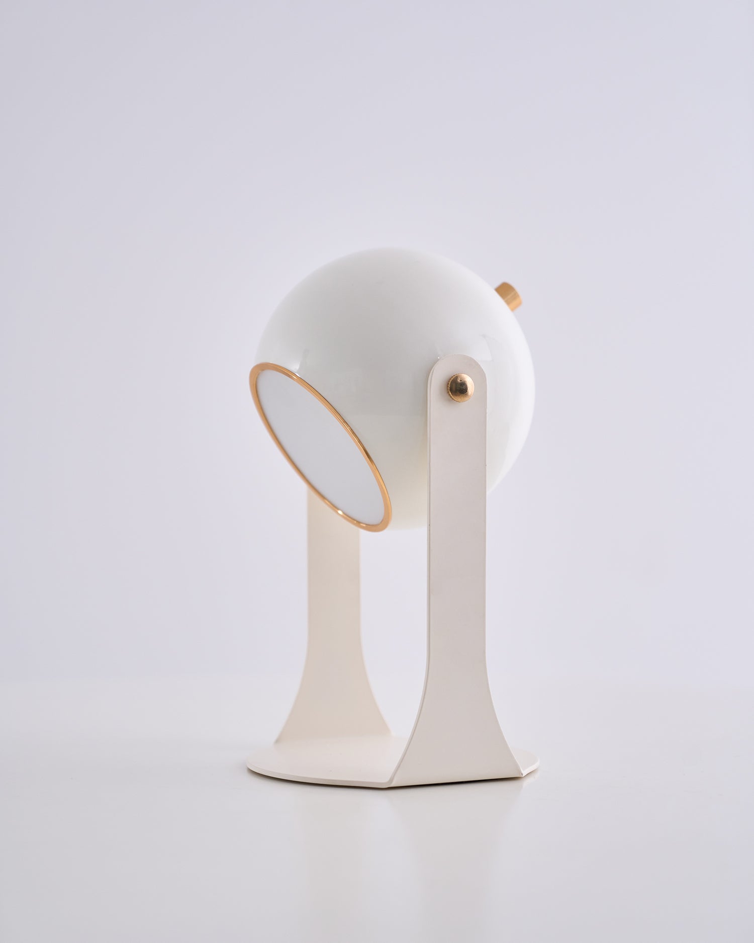 Glänzende schwarz-weiße Tischlampe – Helm-inspiriert