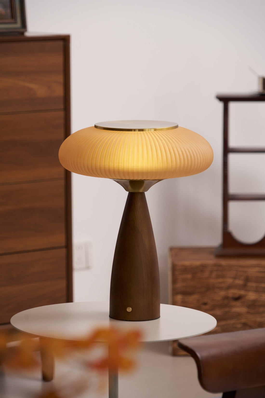Wiederaufladbare Tischlampe aus Holz – Tischlampe für Zuhause mit Glasschirm