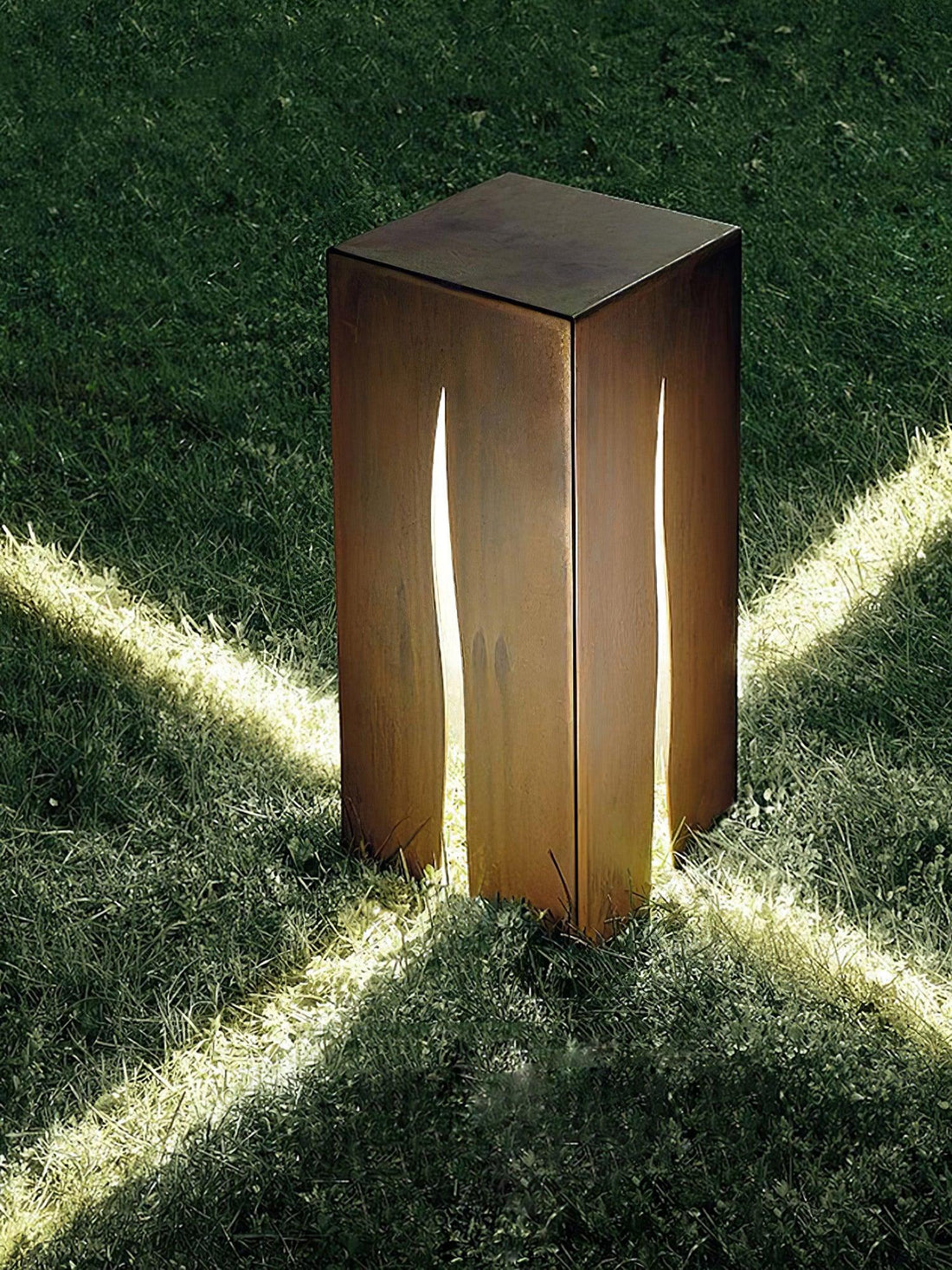 Schlichte moderne Außenleuchte - Gartenleuchte mit rostfarbenem Rahmen