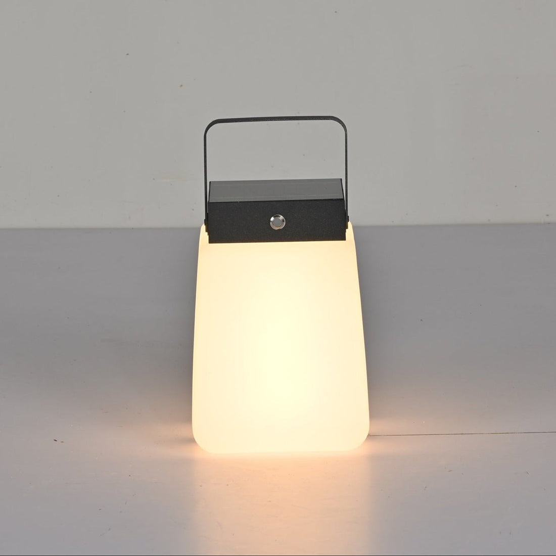 Tragbare Außenlaterne – Modernes LED-Licht für Garten &amp; Terrasse