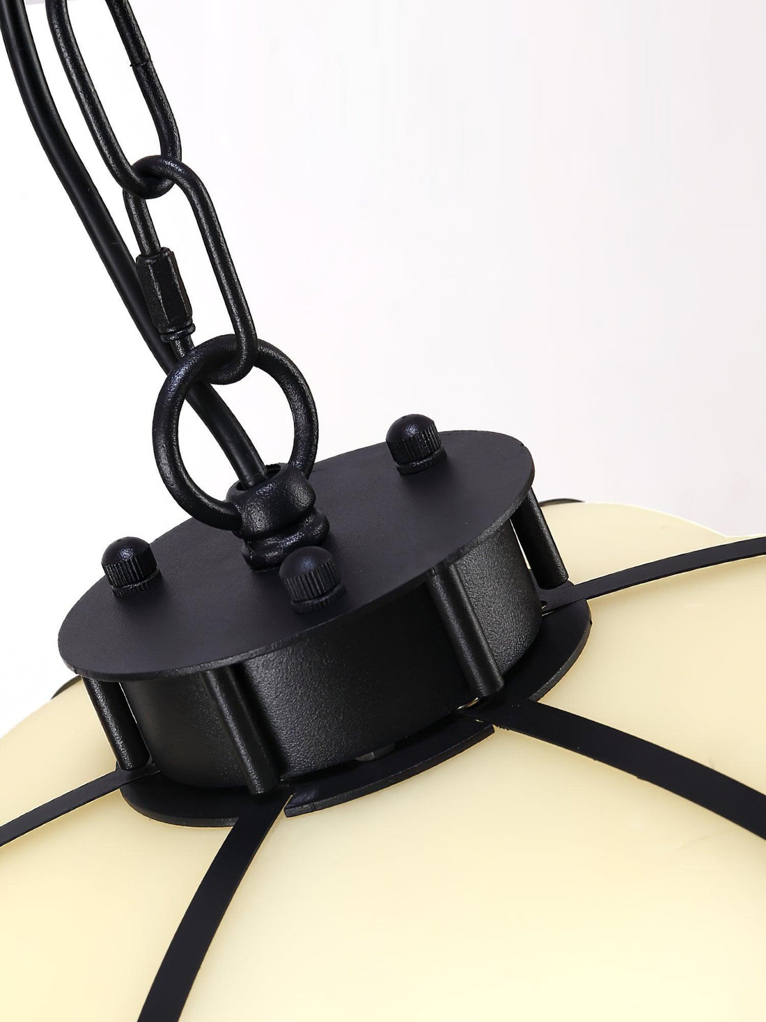 Metal Outdoor Pendant Light - Classic Weatherproof Lamp for Garden