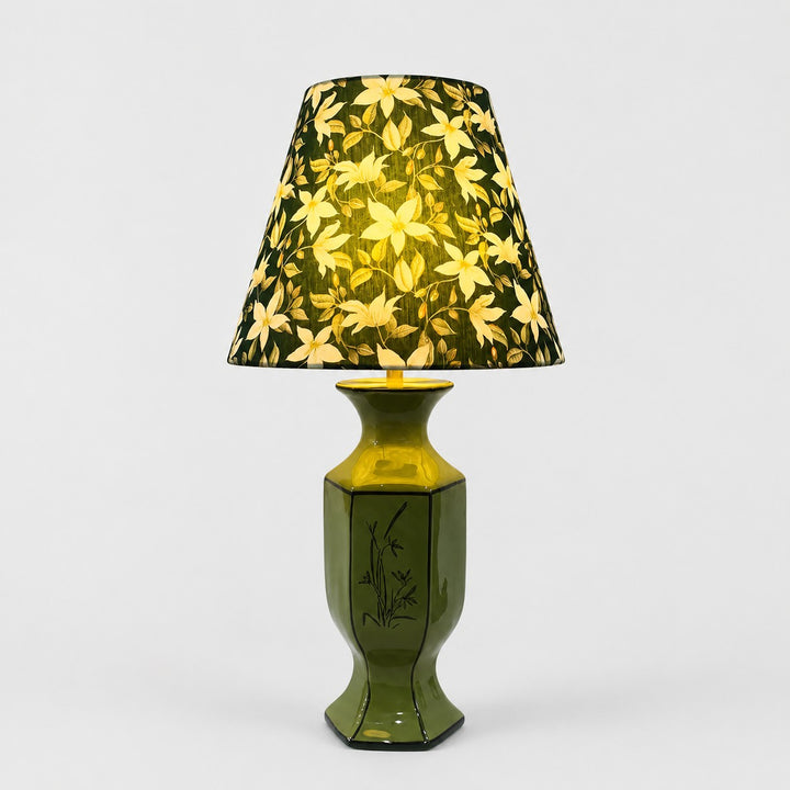 Vintage groene keramische tafellamp met botanische lampenkap