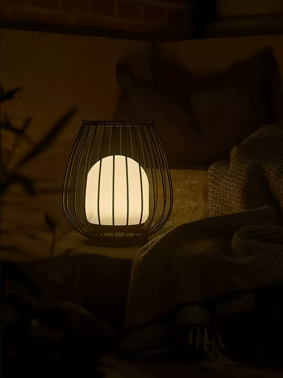 Rechargeable Outdoor Lantern Light - Modern Metal Cage Lamp for Patio