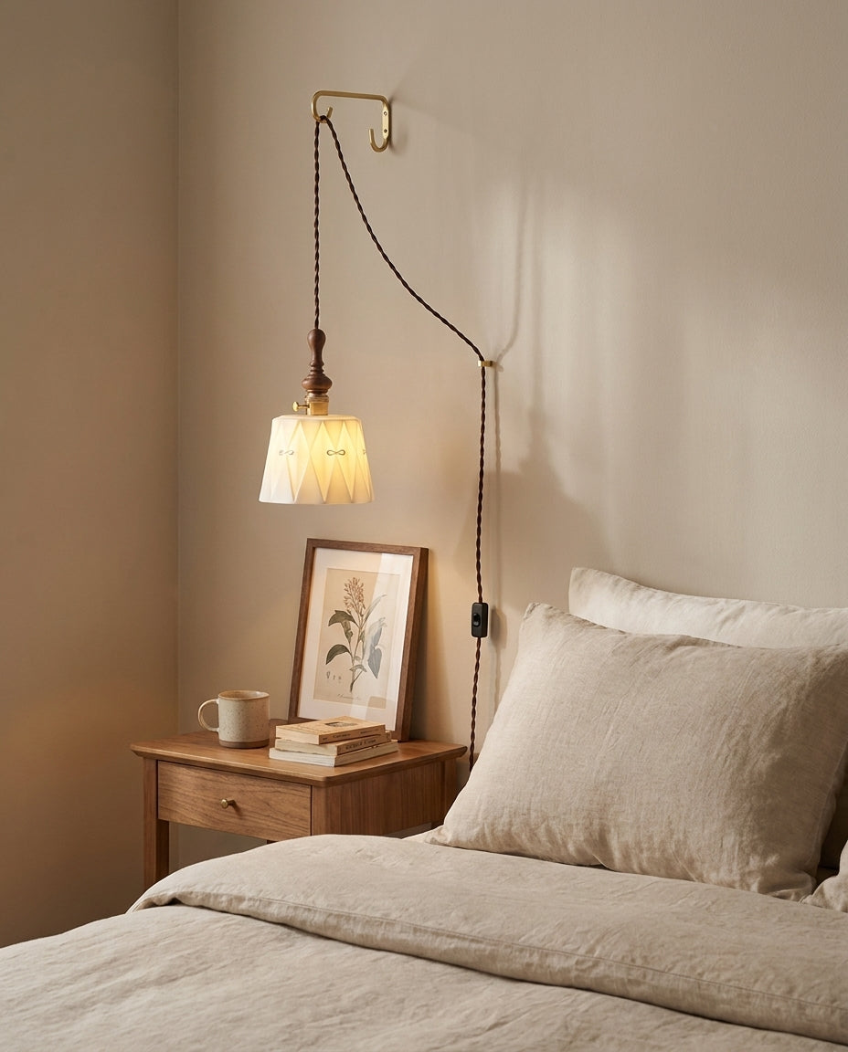 Keramik-Pendelleuchte mit Stecker und Zugkabel und Holzabschluss