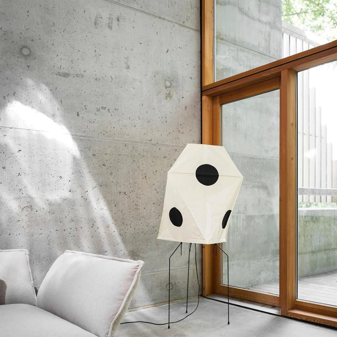 Origami Stehleuchte – Skulpturales Licht für Wohnzimmer &amp; Leseecke