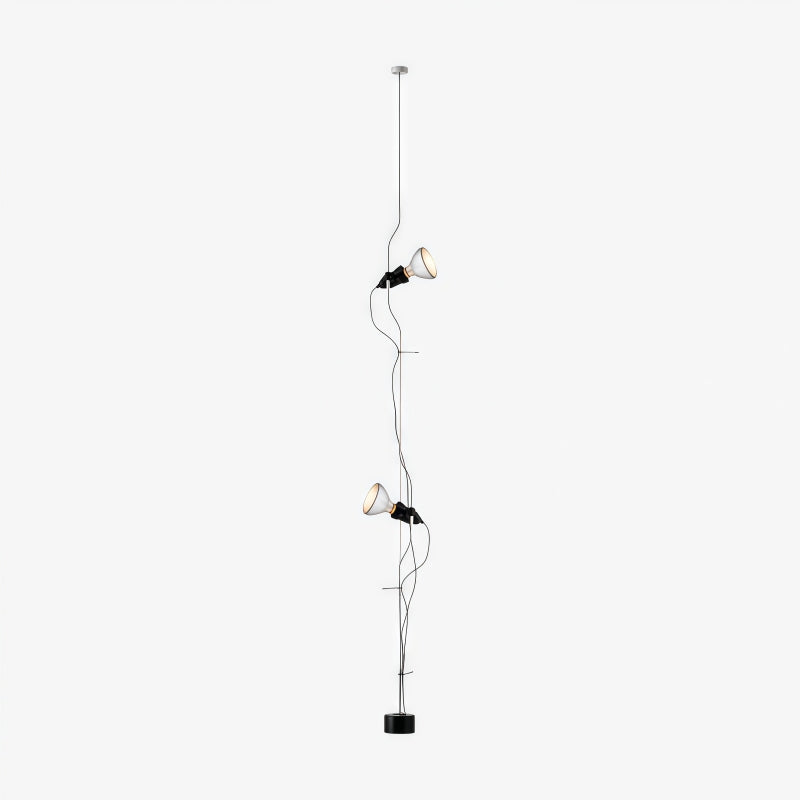 Moderne verstellbare Stehlampe mit Nickelrohr und Stahlseil fürs Schlafzimmer