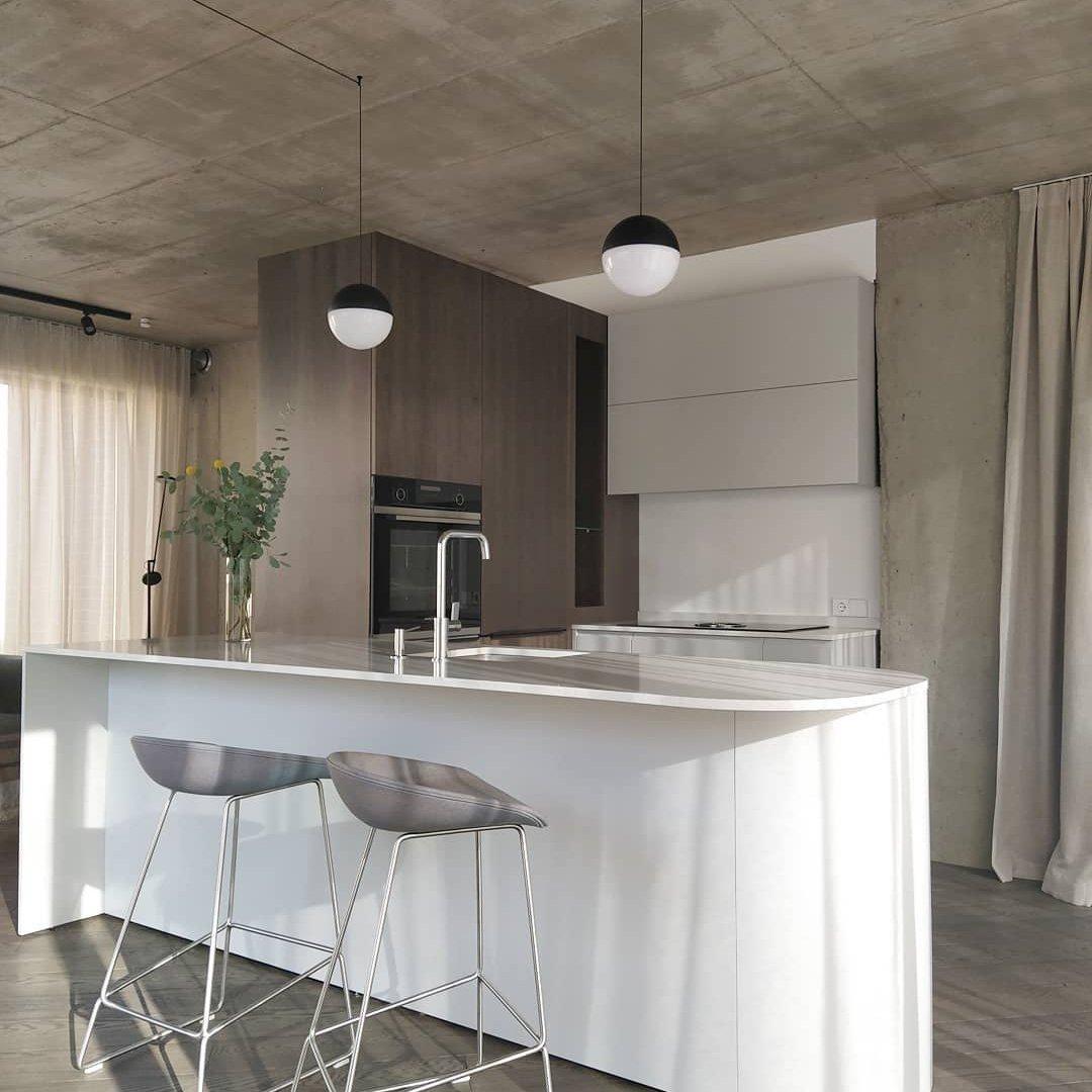 Deckenleuchte aus Metall und Polycarbonat