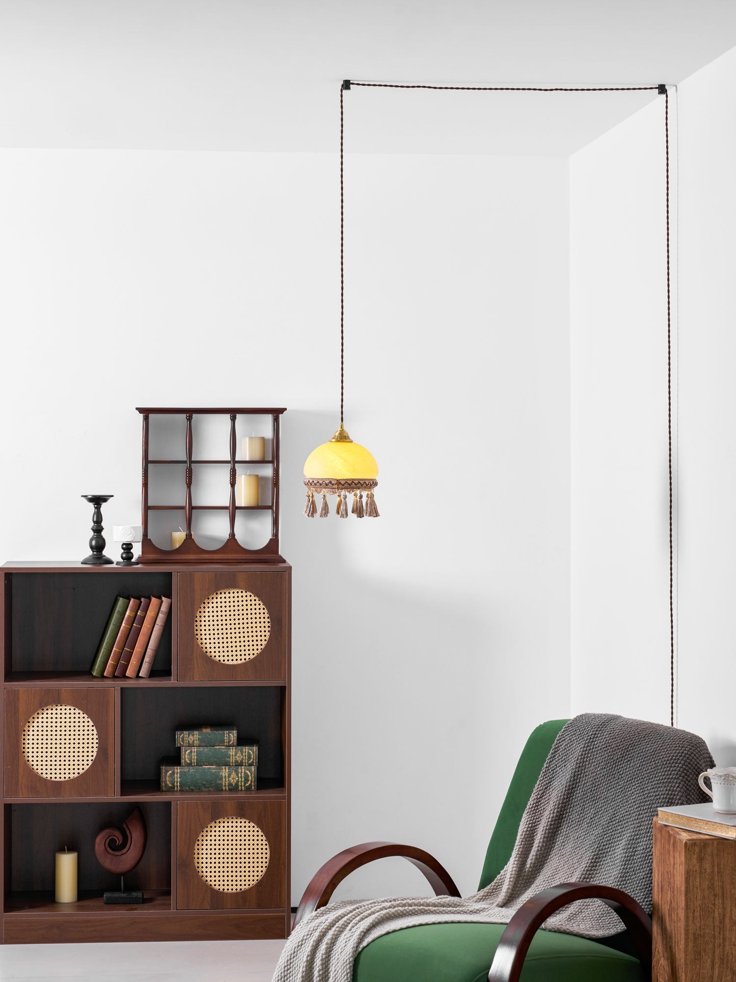 Hängeleuchte mit Quasten, Messing und Glas