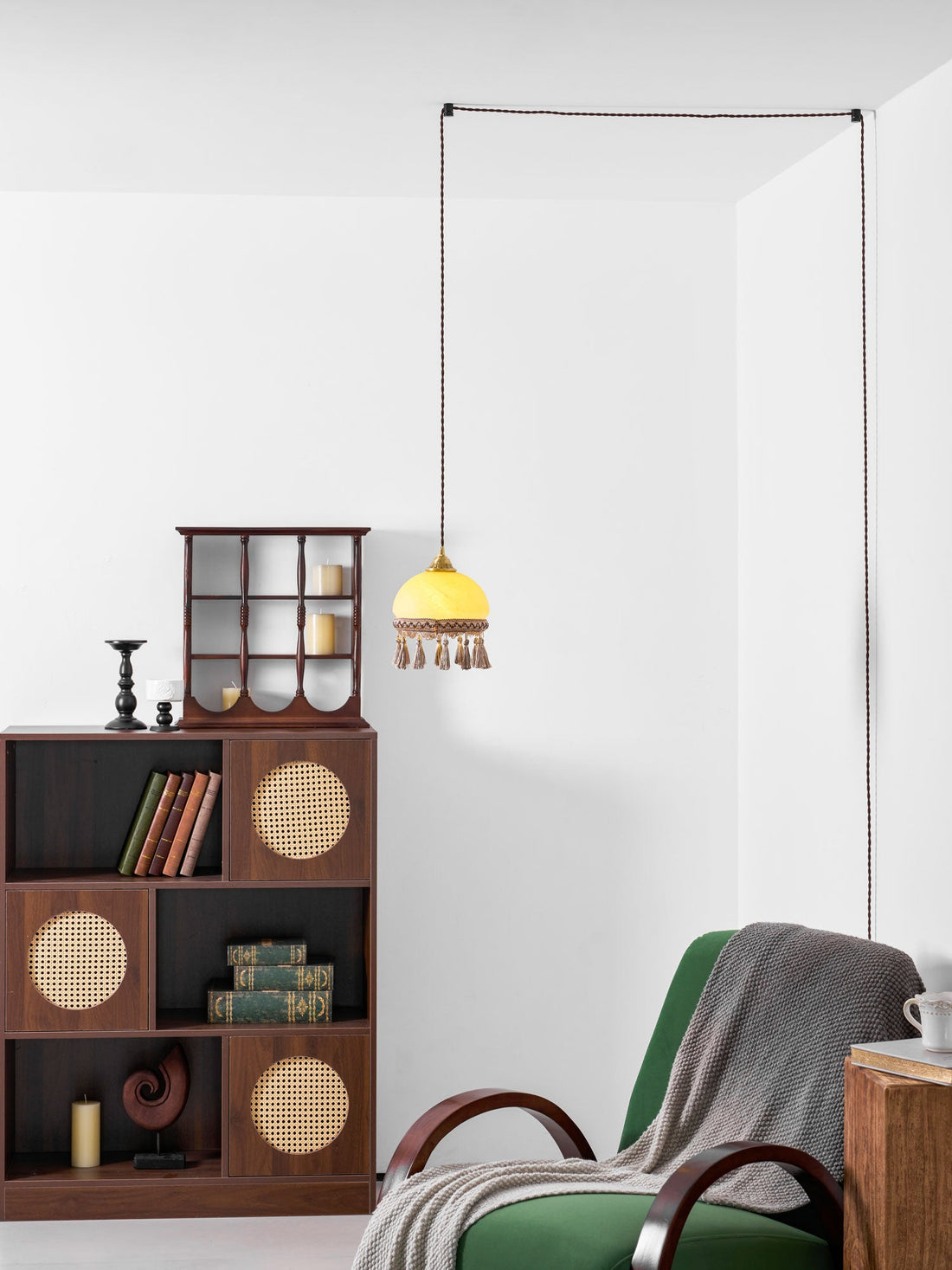 Hängeleuchte mit Quasten, Messing und Glas
