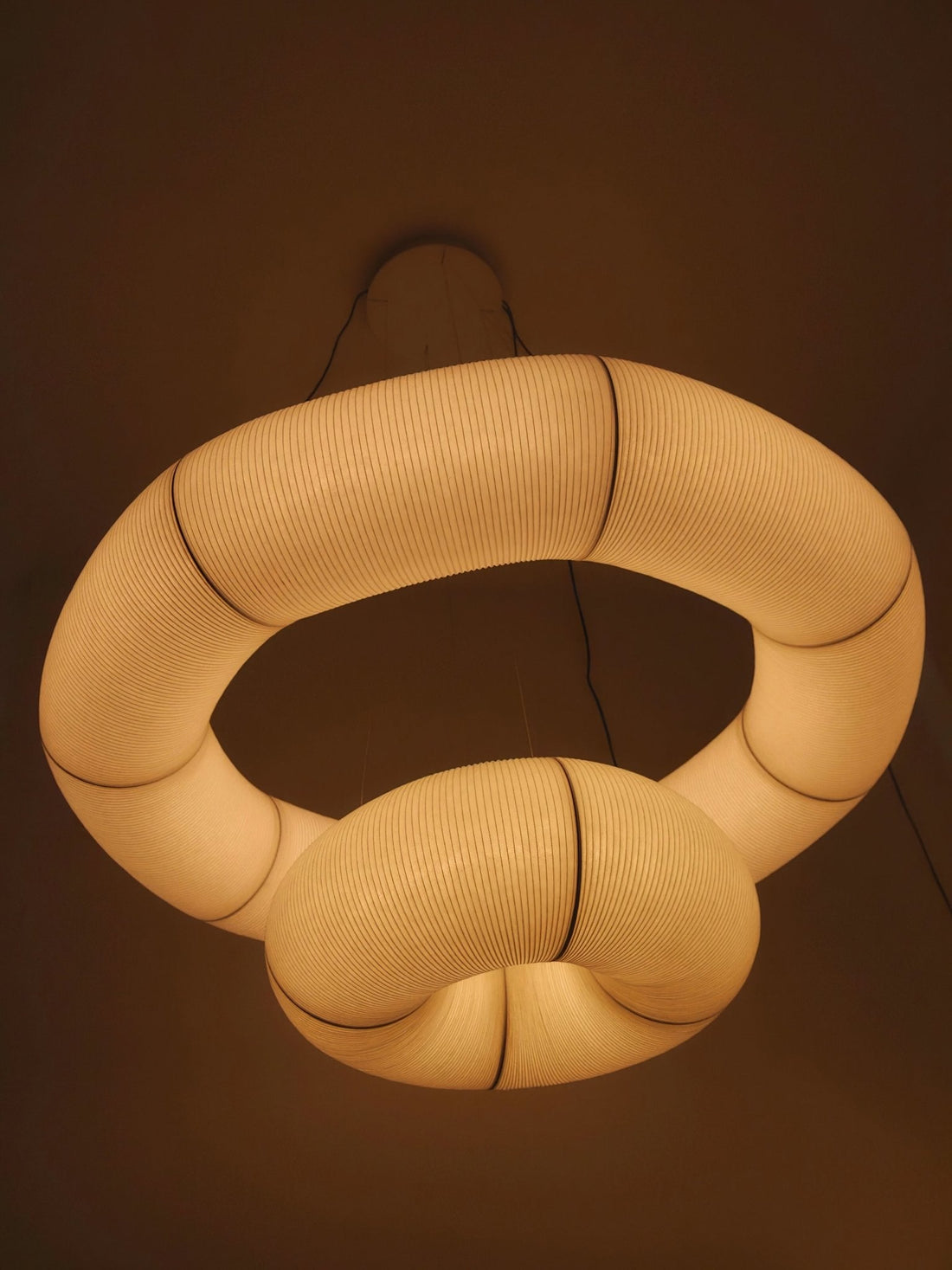 Hängelampe aus Maulbeerseide – Warme LED-Beleuchtung für Wohnzimmer