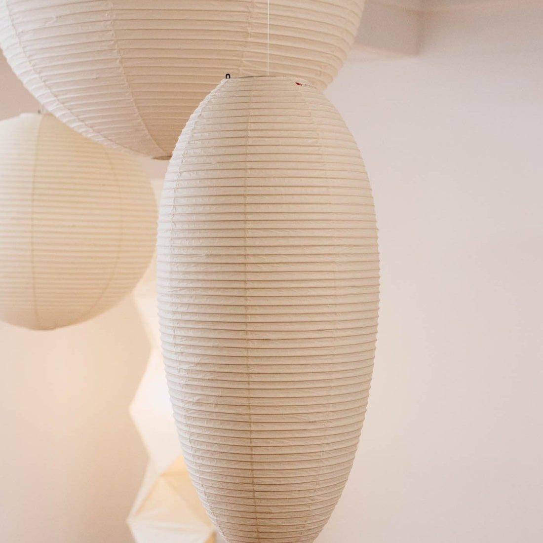 Washi-Papier-Pendelleuchte – Warmes Kastanienlicht für elegante Innenräume