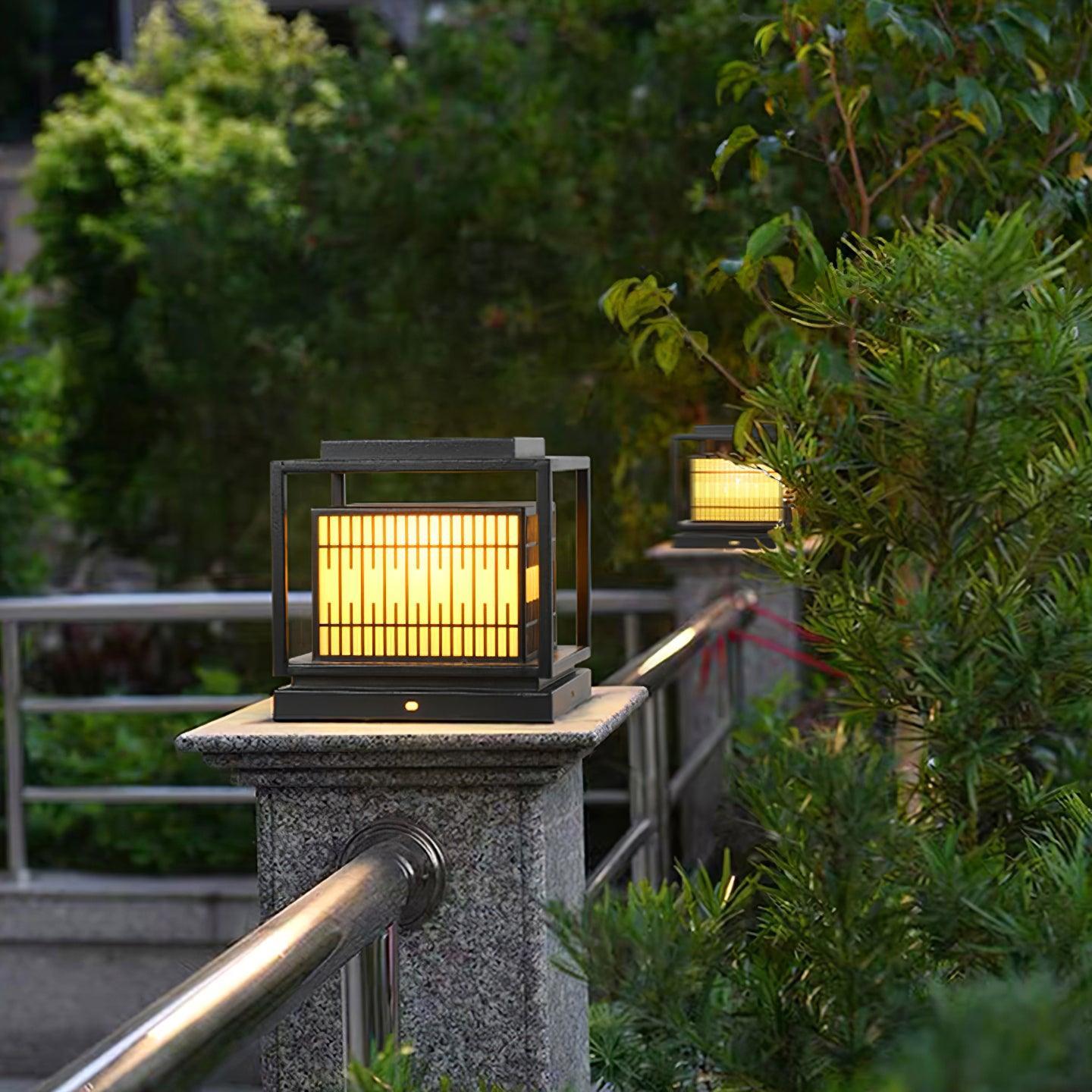 Fenstergitterleuchte aus mattiertem Alabaster – Metall-Außenpfostenlampe