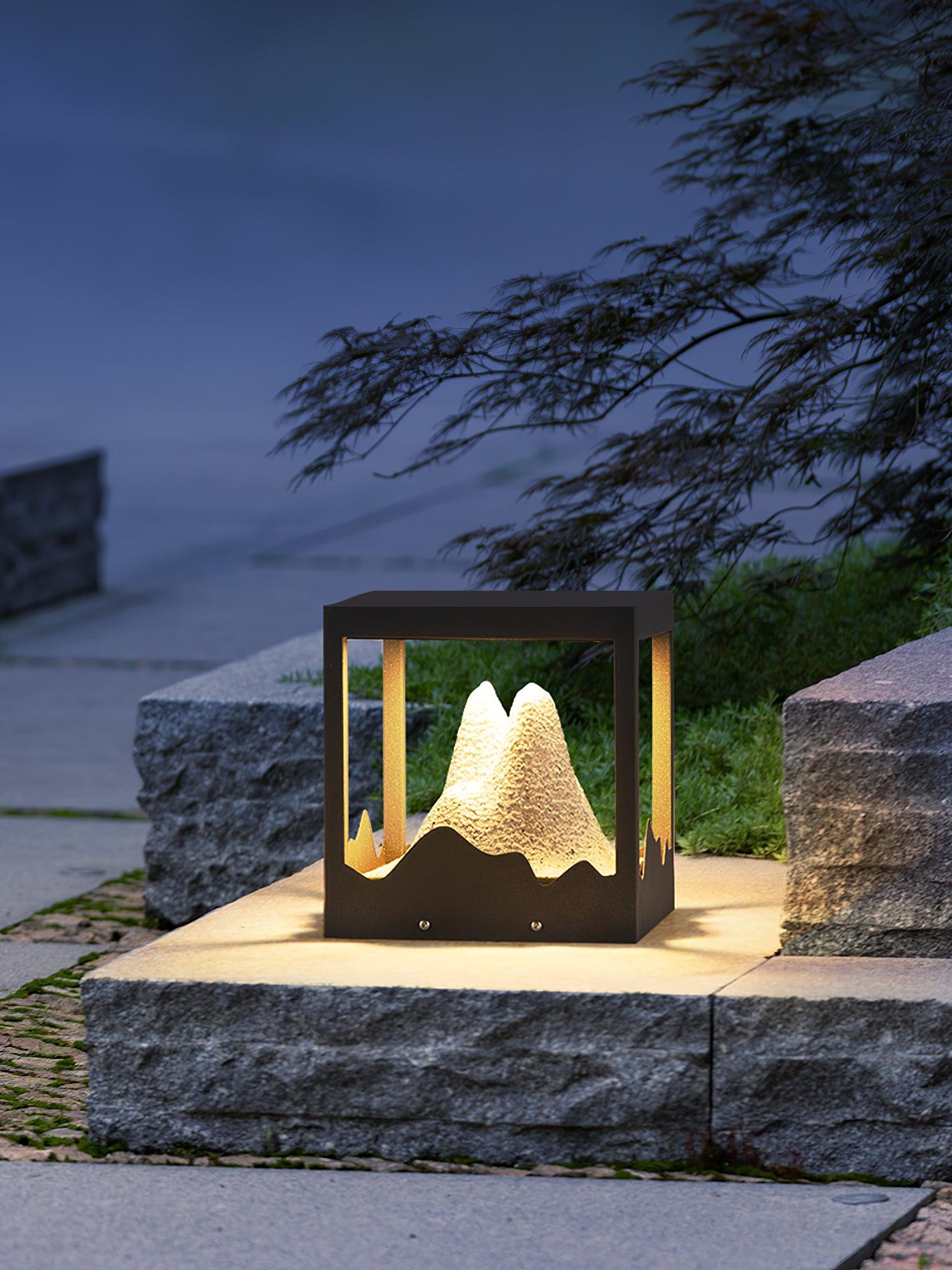 Garten-Außenleuchte – Bergmuster, warmes Licht
