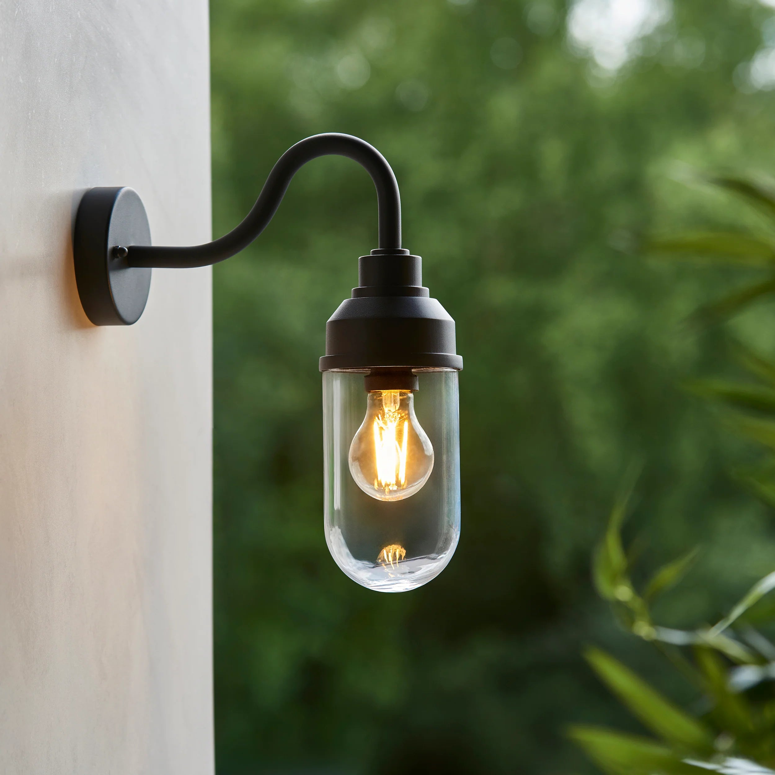 Trevanta Contemporary Outdoor Wall Light – Minimalist Lantern for Entryways & Facades