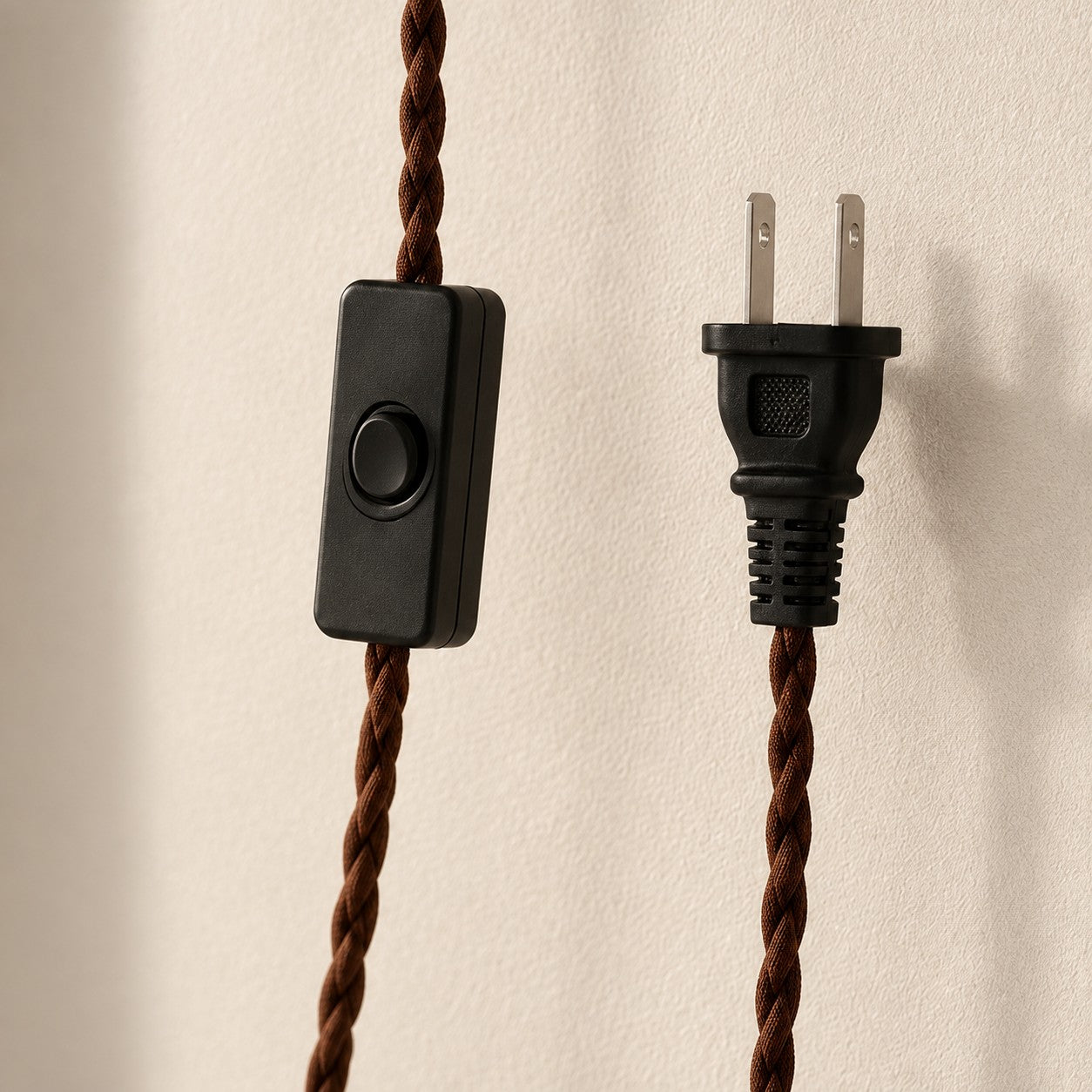 Skandinavische Pendelleuchte Velora im Landhausstil mit Stecker und Glasschirm