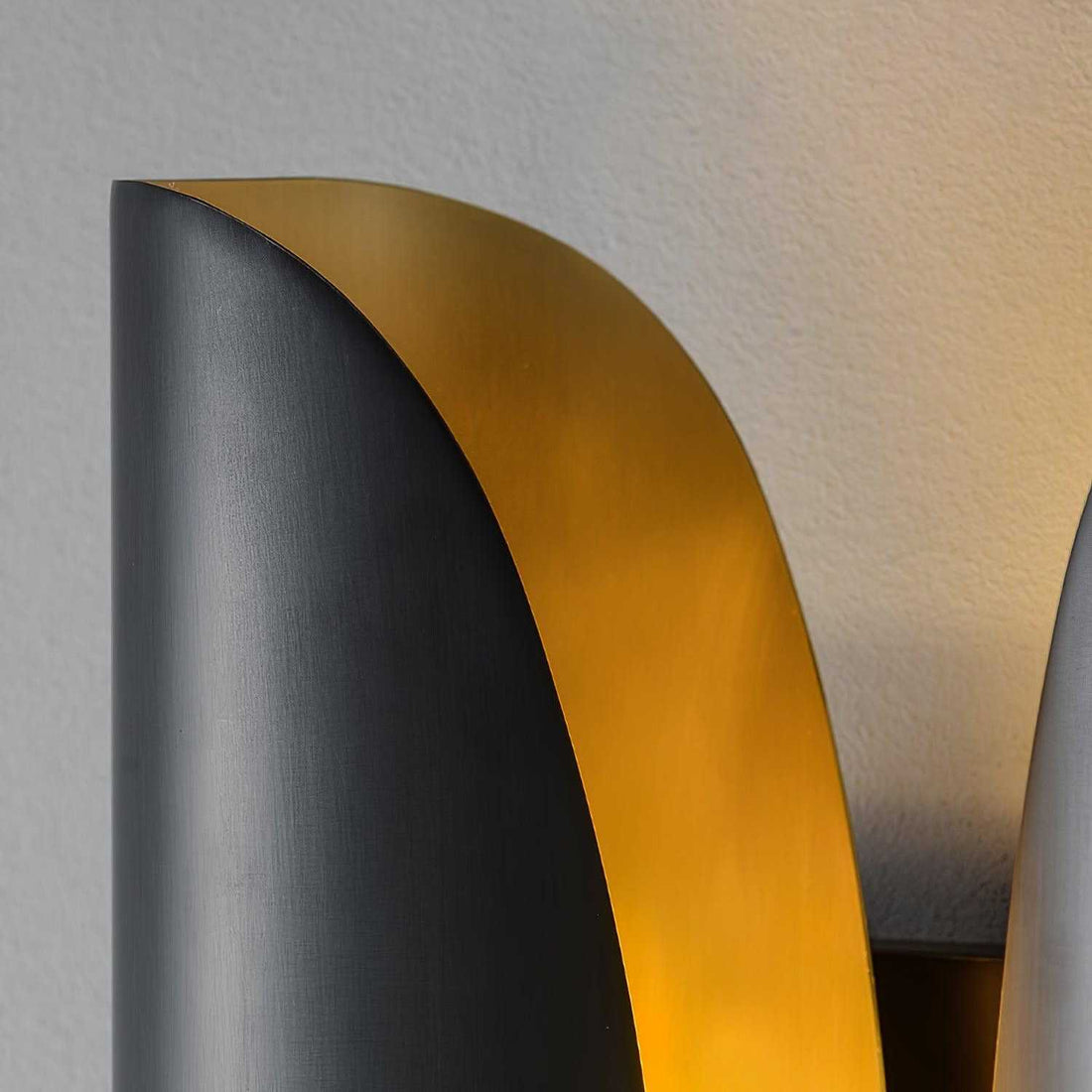 Auregon Artistic Sculptural Wall Sconce – Abstract Coiled Metal Wall Light for Hallway or Living Room
