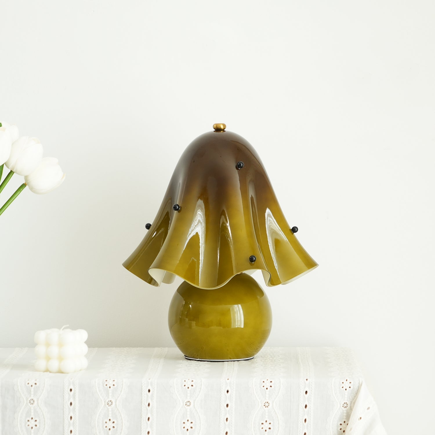 Dekorative Tischlampe Bellina – Skulpturale Glockenblumenform