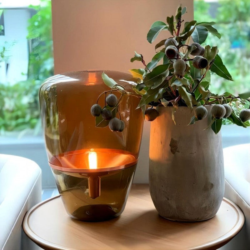 Minimalistische Tischlampe aus mundgeblasenem Ballonglas