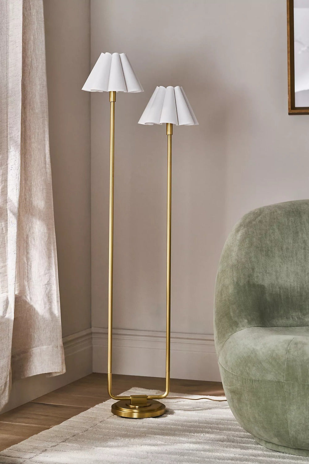 Capirise Gold Scalloped Shade Floor Lamp - Contemporary Metal Lighting for Bedroom