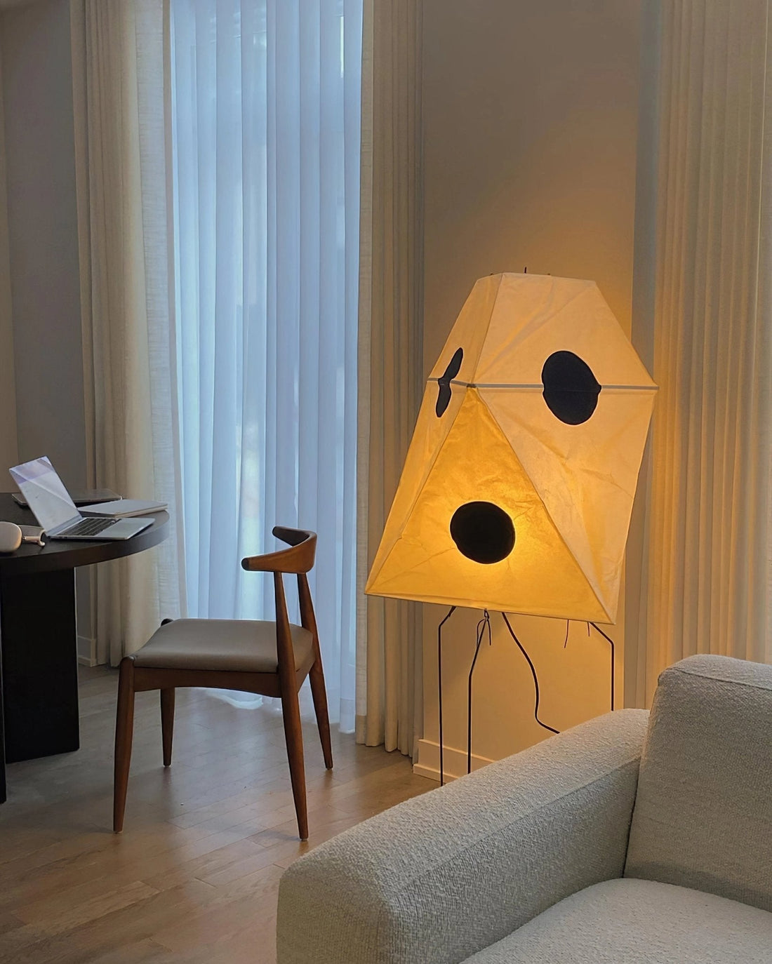 Origami Stehleuchte – Skulpturales Licht für Wohnzimmer &amp; Leseecke