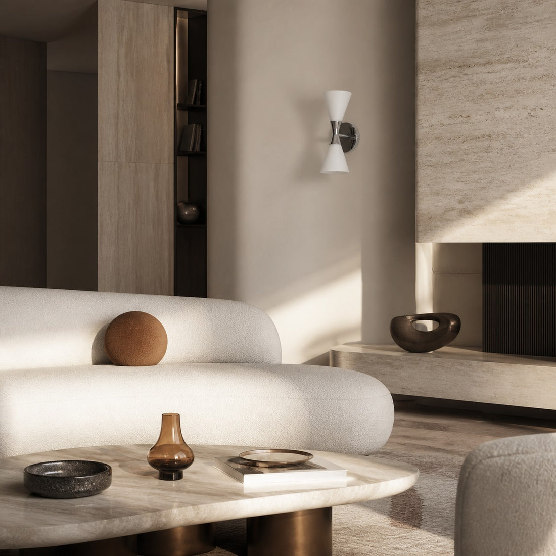 Weiße Bauhaus-Glaswandleuchte mit verchromtem Sanduhrrahmen – moderne Leuchte für das Wohnzimmer