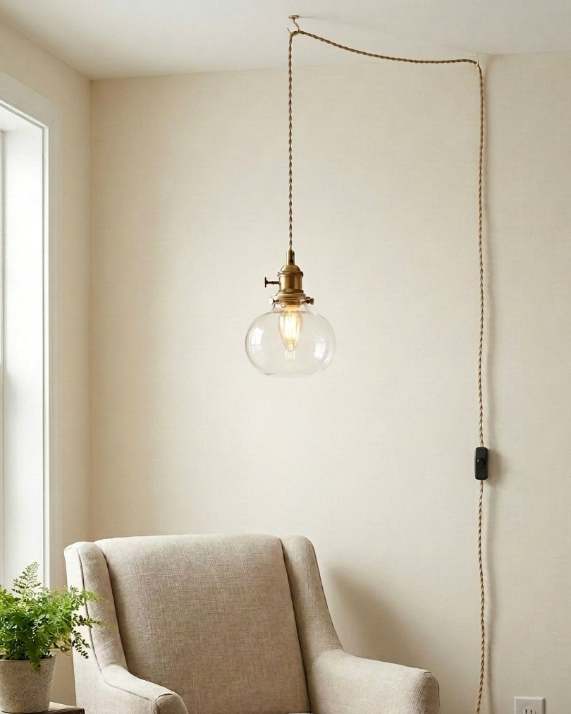 Pendelleuchte aus Messing und Klarglas mit Stecker