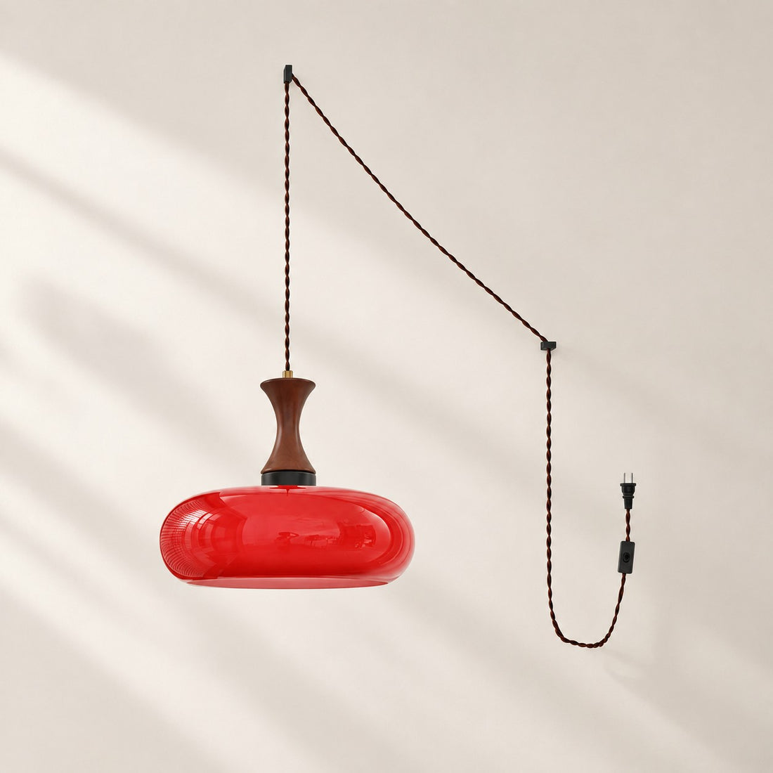 Skandinavische Pendelleuchte Velora im Landhausstil mit Stecker und Glasschirm