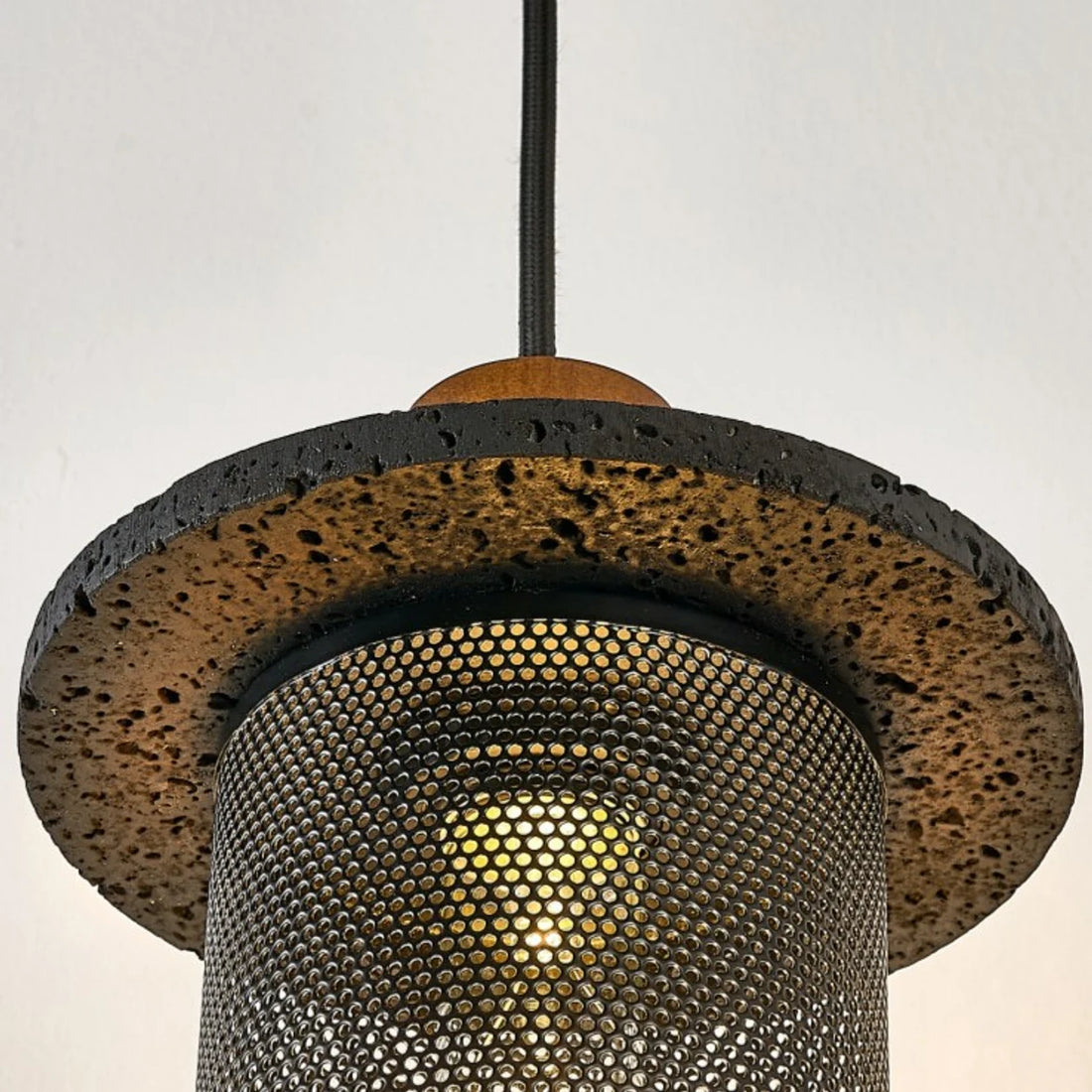 Close detail of the woven shade rim texture