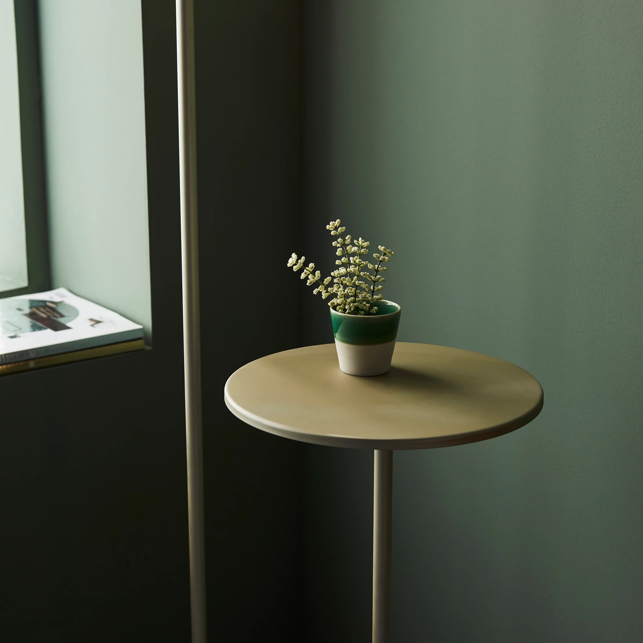 Lirra Multi-Functional Floor Lamp with Table-Top Design – Stylish Standing Lamp for Living Areas