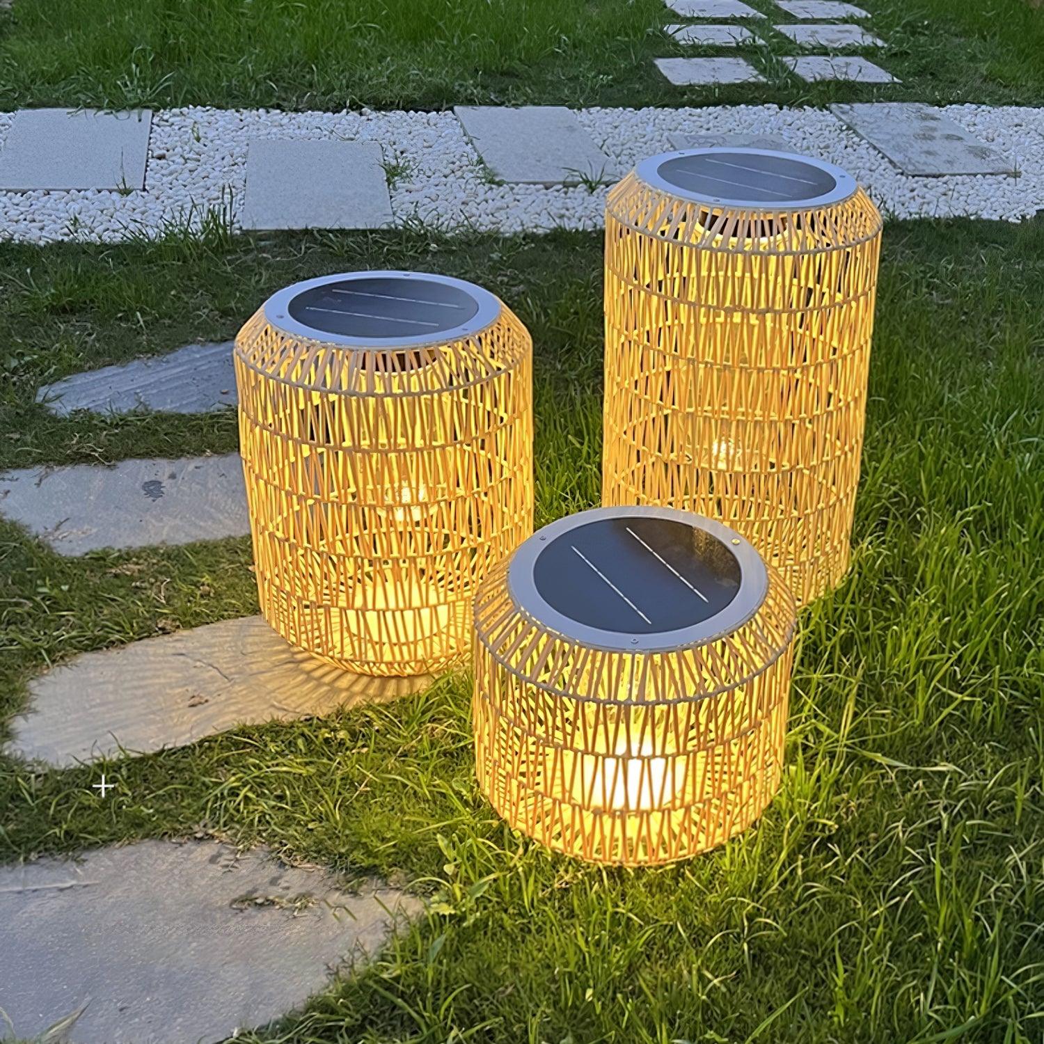Außenlampe aus geflochtenem Rattan – traditionelles Handwerkslicht für Ecken